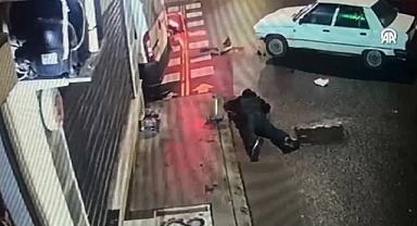 Motosikletle otomobilin çarpıştığı kaza kamerada