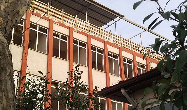 Orduevi'nde Pencereler Sökülüyor