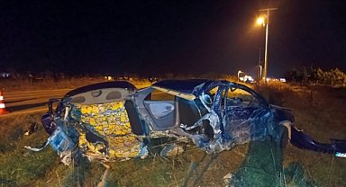 Otomobil ikiye bölündü