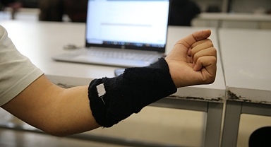 Üniversitelilerden Akıllı Denge Bilekliği