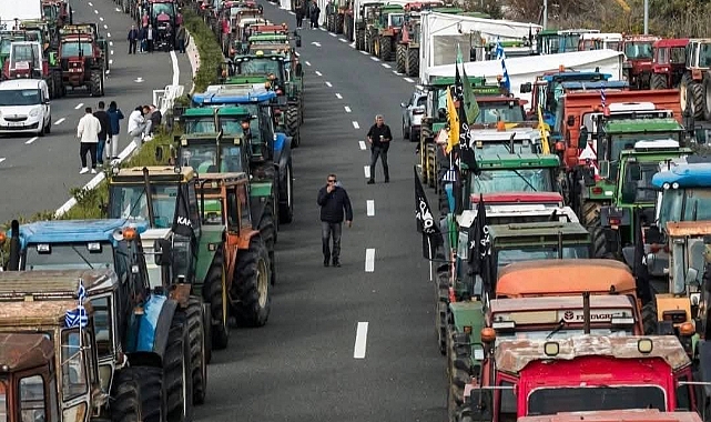 Yunanistan’da çiftçiler yol kapattı, polisle gerilim arttı