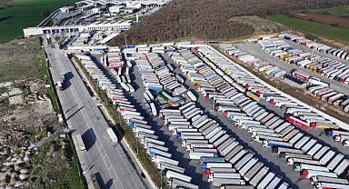Yunanistan’daki Eylem Tır Trafiğini Kilitledi