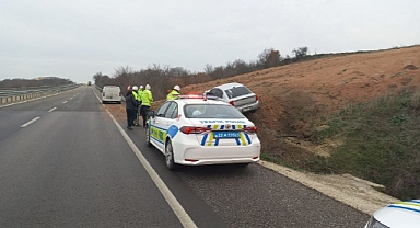 Aşırı Hız ve Gizli Buzlanma Aracı Yoldan Uçurdu
