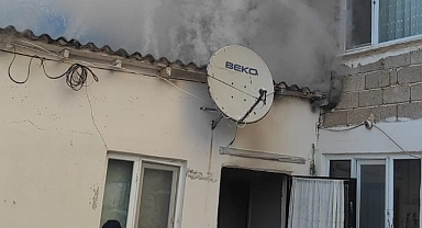 Çıkan yangında iki ev kullanılamaz hale geldi