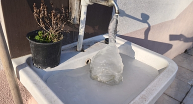 Hava sıcaklığı eksi 6 dereceye düştü, çeşmeler dondu