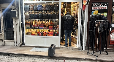 3 iş yerinden para ve cep telefonu çalındı