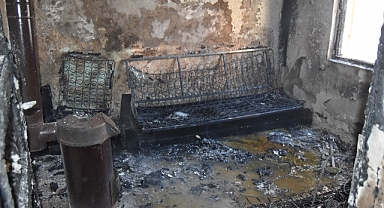 İki katlı ev kullanılmaz hale geldi