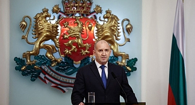 Komşuda Cumhurbaşkanı İstifa Etti