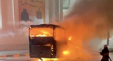 Park Halindeki Otobüs Yandı