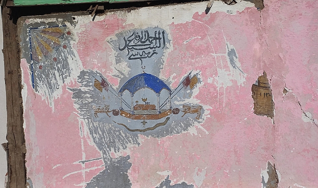 Tarihi Duvarı Branda ile örttüler