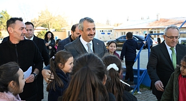 Vali Tayakadın'da Öğrencilerle Buluştu