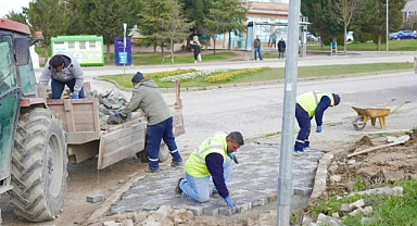 Bozulan Parke Taşları Yenileniyor