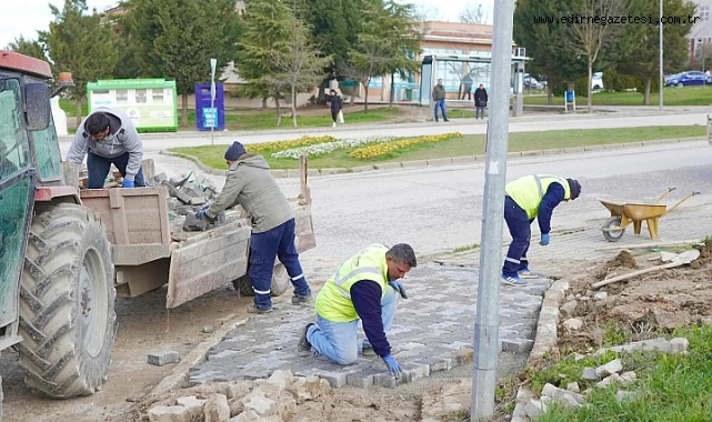 Bozulan Parke Taşları Yenileniyor