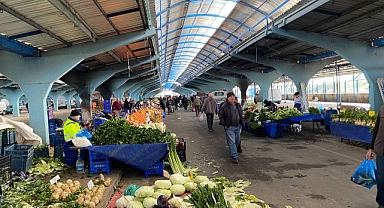 Güneş Pazartesi Pazarı’nı Isıtamadı