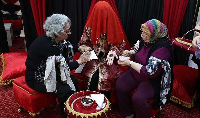 Huzurevinde Kına Coşkusu