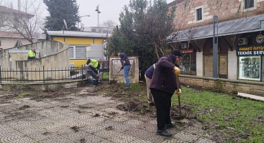 İlhan Koman Parkı’nda Temizlik Çalışması