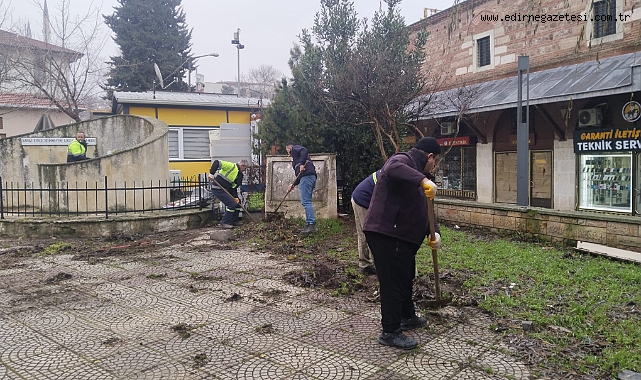 İlhan Koman Parkı’nda Temizlik Çalışması