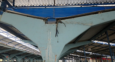 Kapanan Ulus Pazarı’nın Elektrik Tesisatı Söküldü