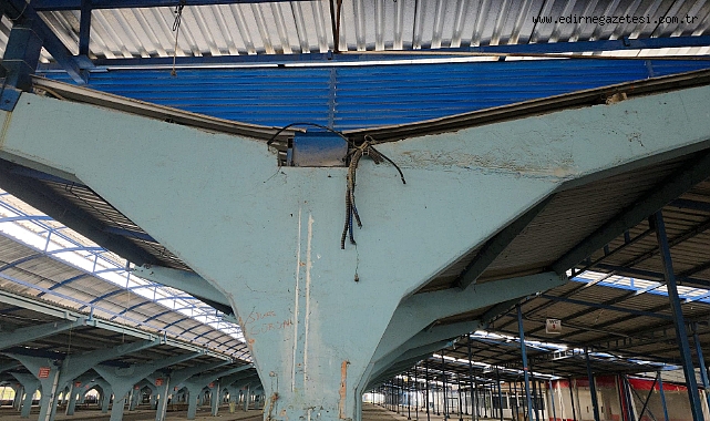 Kapanan Ulus Pazarı’nın Elektrik Tesisatı Söküldü