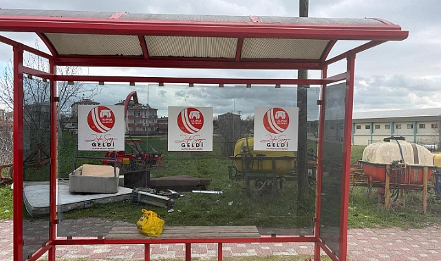 Lalapaşa’da Minibüs Durakları Yenilendi