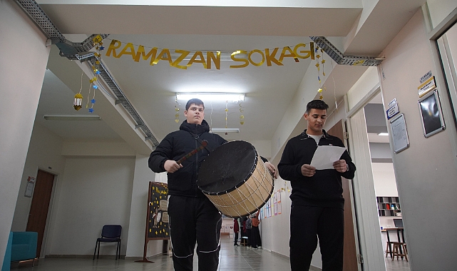 Öğrenciler okullarında 