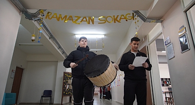 Öğrenciler okullarında 