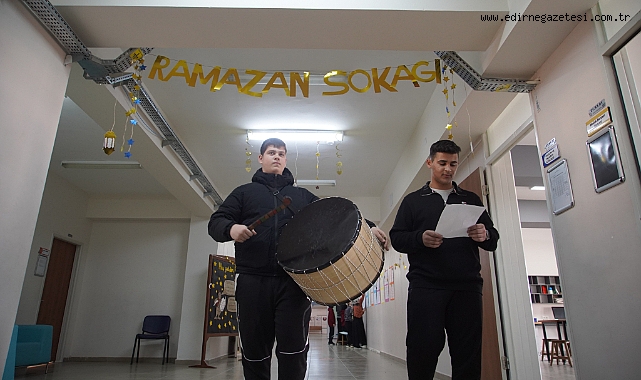 Öğrenciler okullarında 