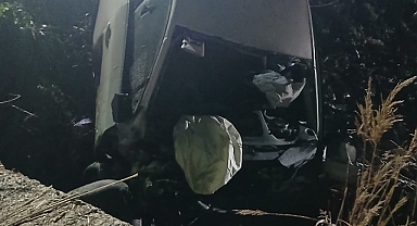 Şarampole devrilen otomobildeki 2 kişi öldü