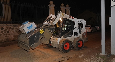 Yollar Bakımdan Geçiyor 