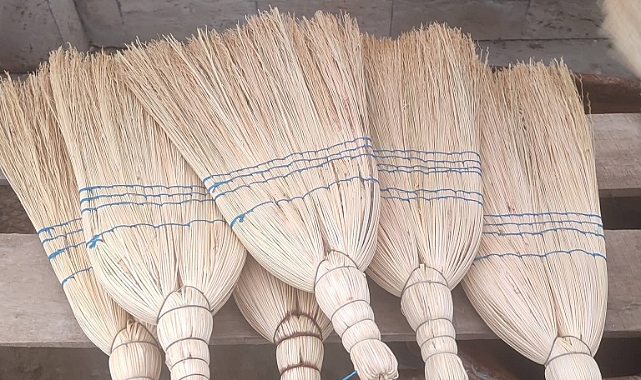 50 Senedir Süpürge Yapıp Satıyor