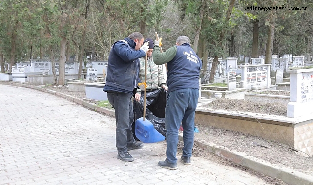 BELEDİYEDEN BAYRAM ÖNCESİ MEZARLIKLARDA BAKIM VE ÜCRETSİZ ULAŞIM HİZMETİ