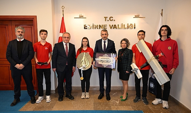 Genç Mucitler Vali Sezer’i Ziyaret Etti