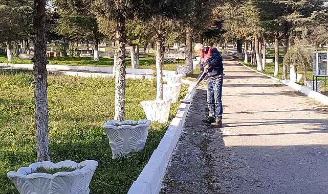 Mezarlıklara Bakım Yapıldı