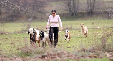 Moda tasarımcısı kamp yaptığı köye göç etti