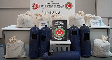 Narkotik köpekleri gizlenen uyuşturucuları buldu