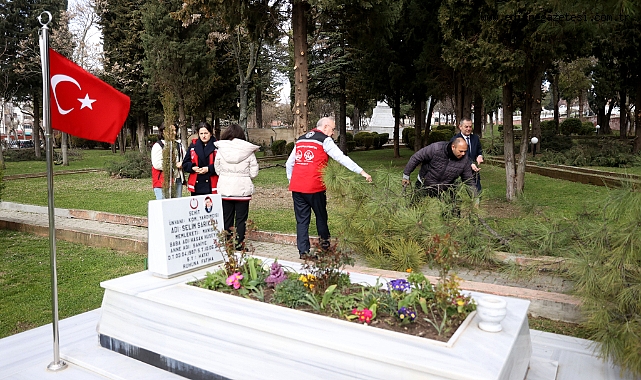 Şehitlikler bayrama hazırlanıyor