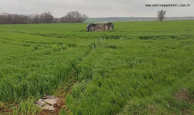 Tarlaya Uçan Aracın Sürücüsü Yaralandı