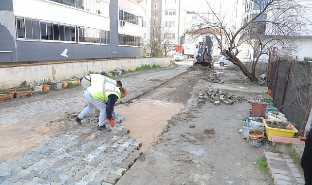 Taş Döşeme Çalışmaları Sürüyor