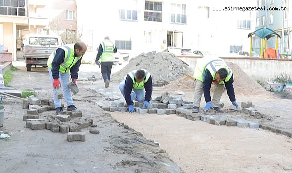 Taş Döşeme Çalışmaları Sürüyor