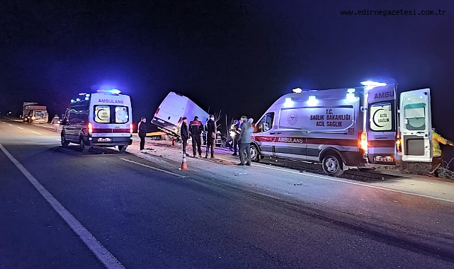 Tırla kamyonet çarpıştı, 2 kişi öldü, 1 kişi yaralandı