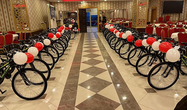 Uzunköprü’de Yetim Çocuklara Bisiklet Hediyesi