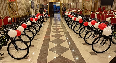 Uzunköprü’de Yetim Çocuklara Bisiklet Hediyesi