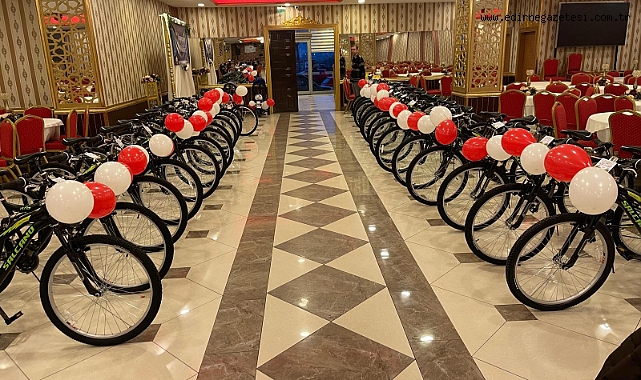 Uzunköprü’de Yetim Çocuklara Bisiklet Hediyesi