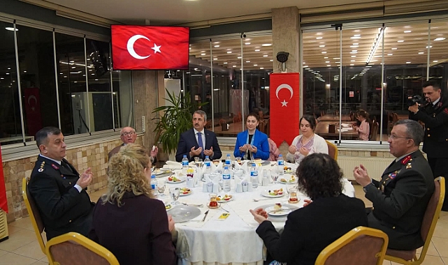 Vali Sezer’den Anlamlı İftar