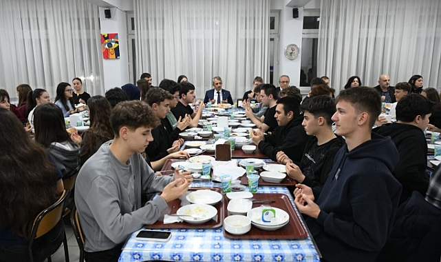 Vali Sezer, iftar programında lise öğrencileriyle buluştu