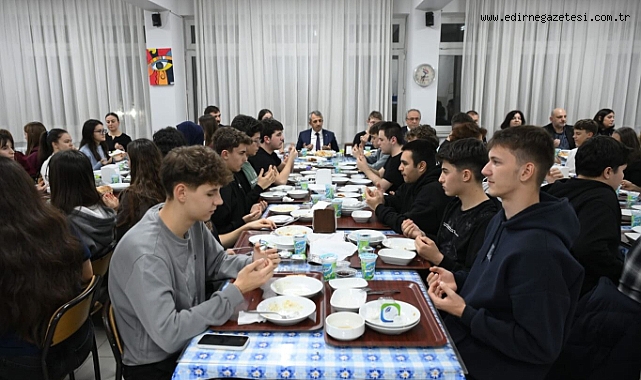 Vali Sezer, iftar programında lise öğrencileriyle buluştu