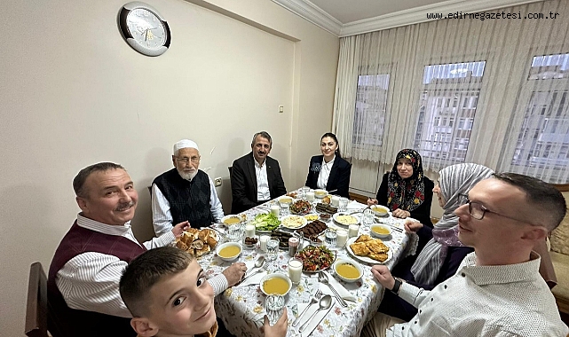 Vali Sezer, Kore gazisi Arif Bacı ve ailesiyle iftar yaptı