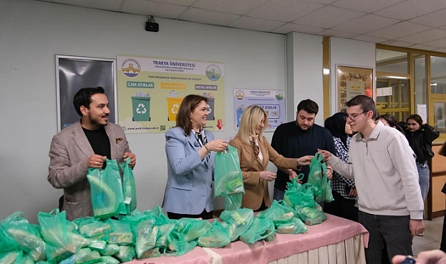 AK Parti Gençleri, Gece Ders Çalışan Öğrencilerle Buluştu