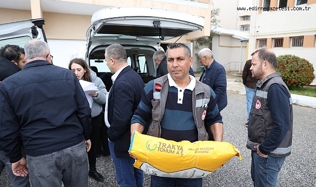 Çiftçilere yerli hibrit ayçiçeği tohumu dağıtıldı