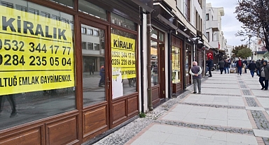 Dükkanlar Kapanmaya Devam Ediyor